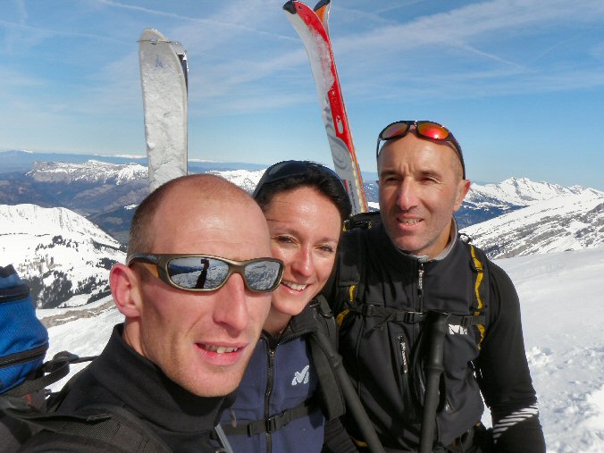 Mont Charvin 54.jpg - La cord�e s'accorde un petit r�pit avant la descente